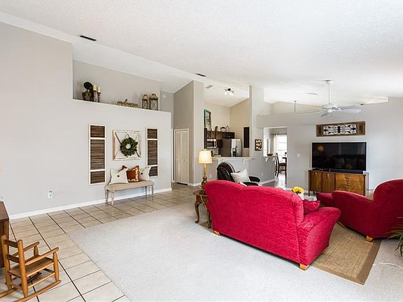 4th image of 212 Coralberry Point