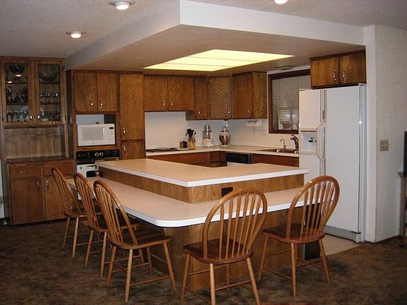 Large kitchen with lots of storage