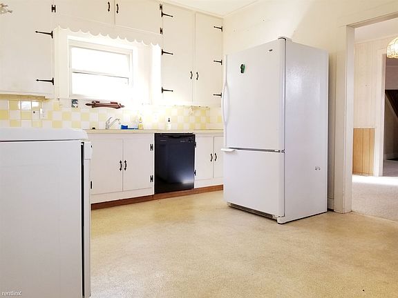 spacious eat-in kitchen with table and