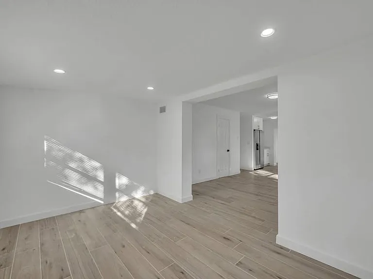 1224 Helen St — Photo 16