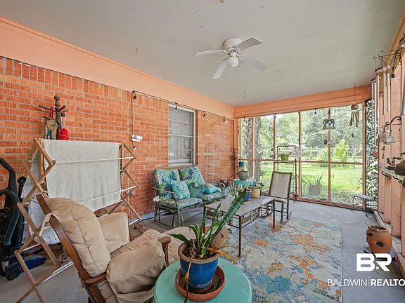 3rd image of 207 Elm St