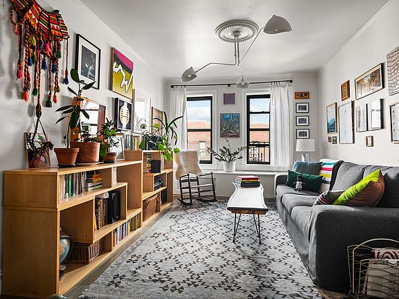 3rd image of 77 Eastern Pkwy APT 4G