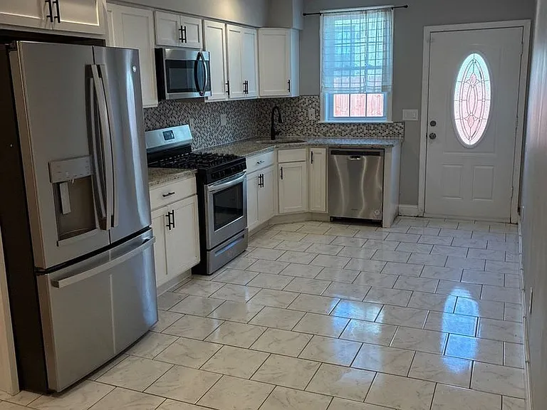 1403 Race St — Photo 1