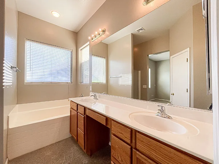 3529 W Belle Ave — Photo 12