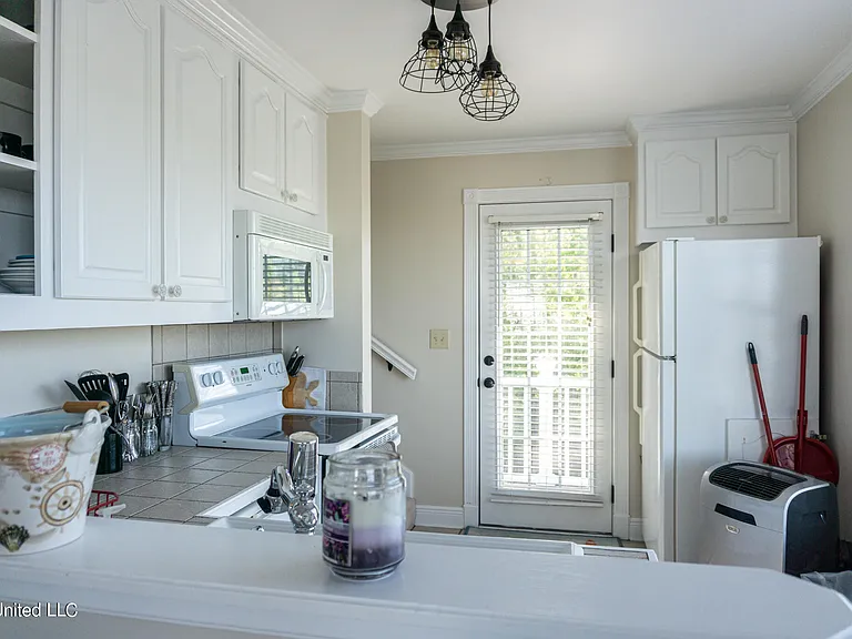 1102 Stanfield Point Rd #B — Photo 8