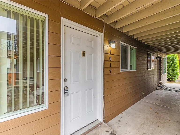 Bayberry Apartments — Photo 22