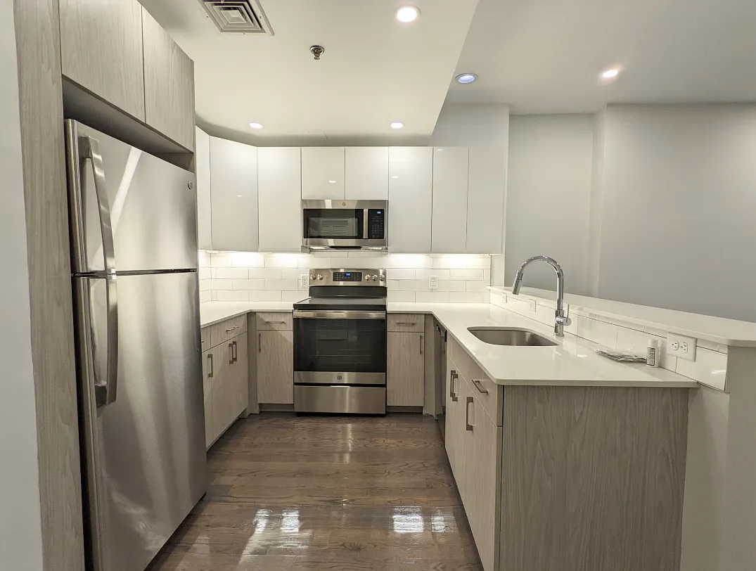 3 bed, 1000 sqft, $5,750 — Photo 1