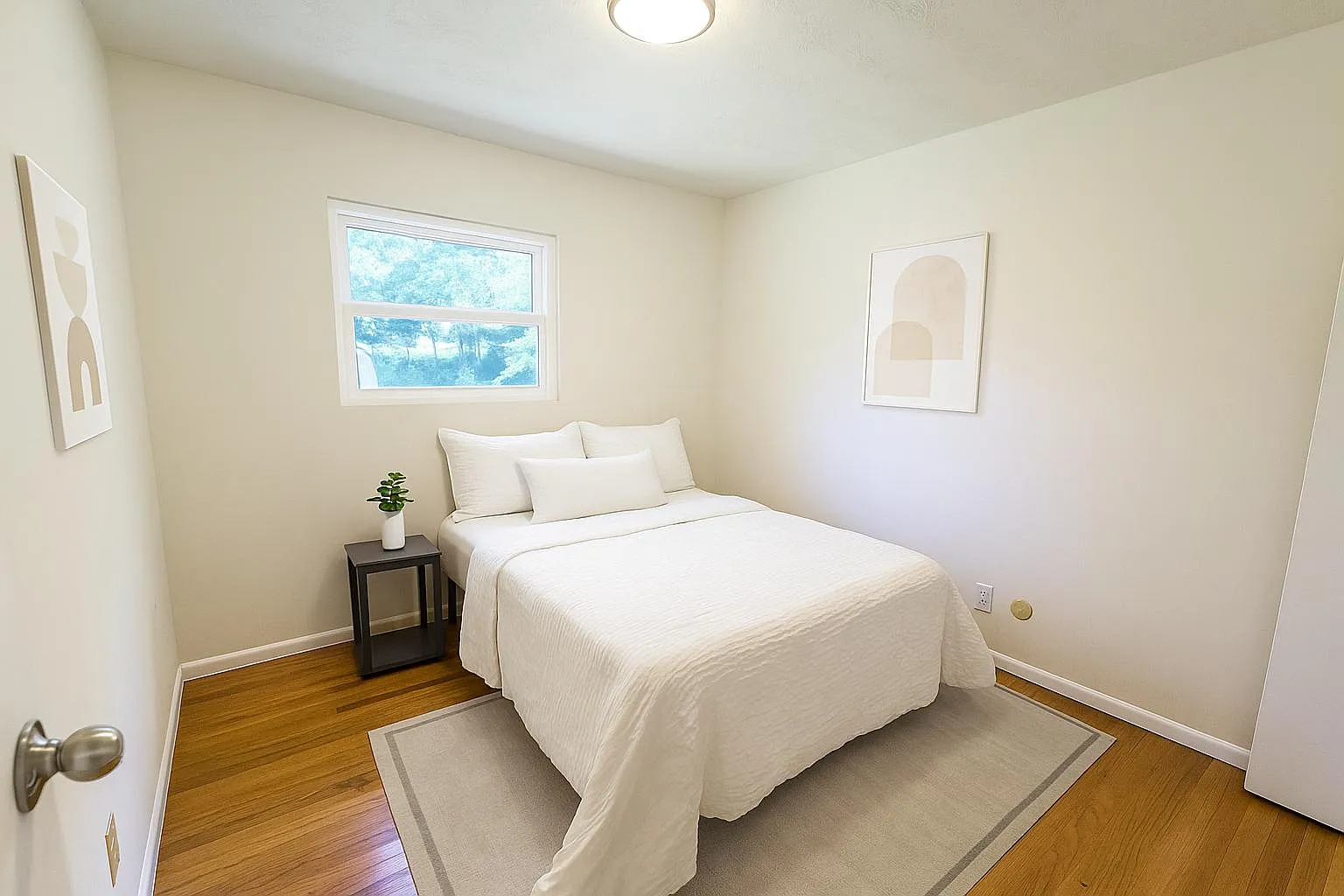 4 bed, 4.0 bath, 2099 sqft, $637 — Photo 1