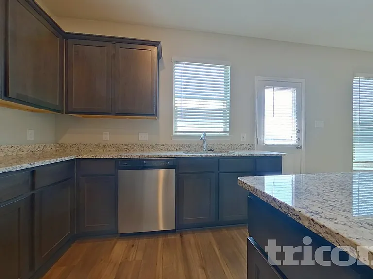 227 Drifter Dr — Photo 3