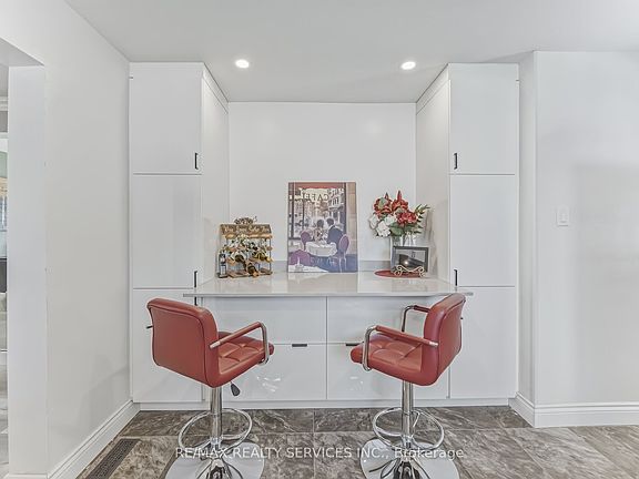 4th image of 15 Braemar Dr