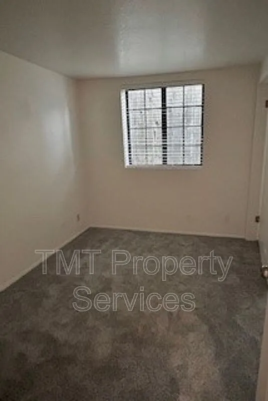 3 bed, 2.5 bath, 1443 sqft, $3,990 — Photo 4