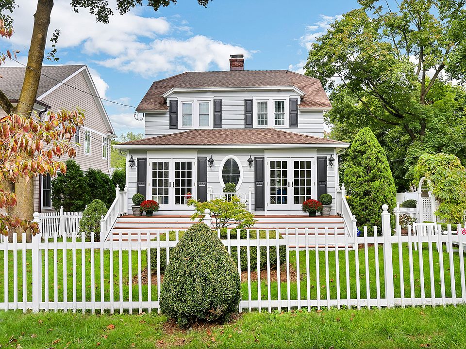 13 Meyer Pl Riverside CT 06878-print-002-001-001-4200x2800-300dpi.jpg