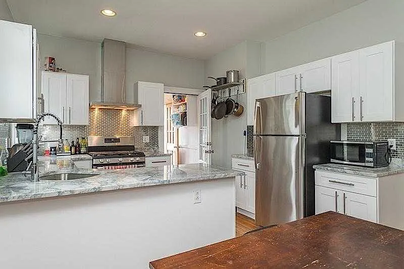 5 bed, $5,900 — Photo 1