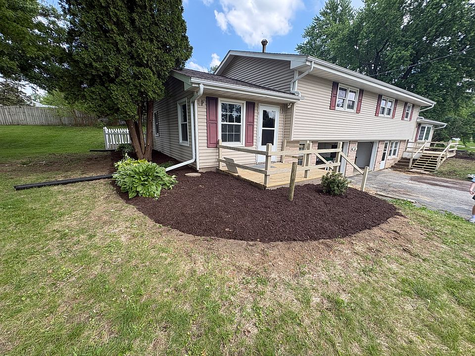 1st image of 15947 106th Ave