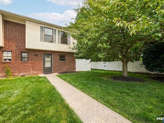 2nd image of 25 Driscoll Ct