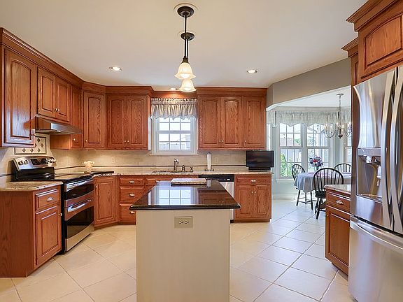 2nd image of 105 Meadow Creek Dr