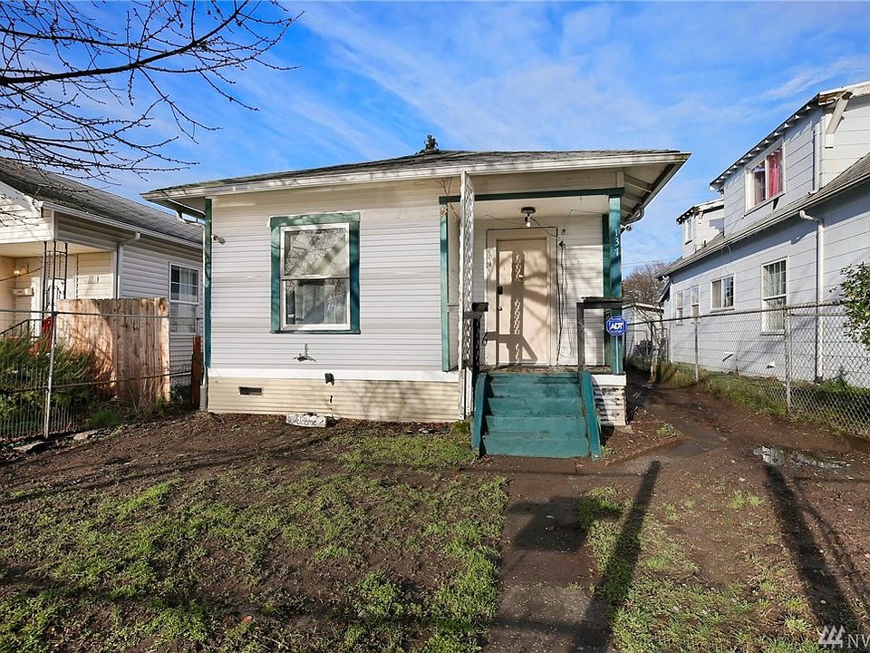 1st image of 137 11th St SE