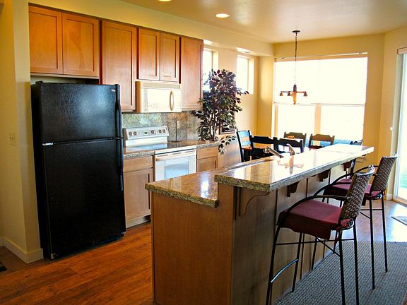 4th image of 4395 Westshore Dr NE #301