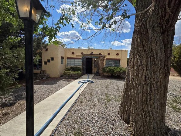 207-213 Alcazar St NE, Albuquerque, NM 87108