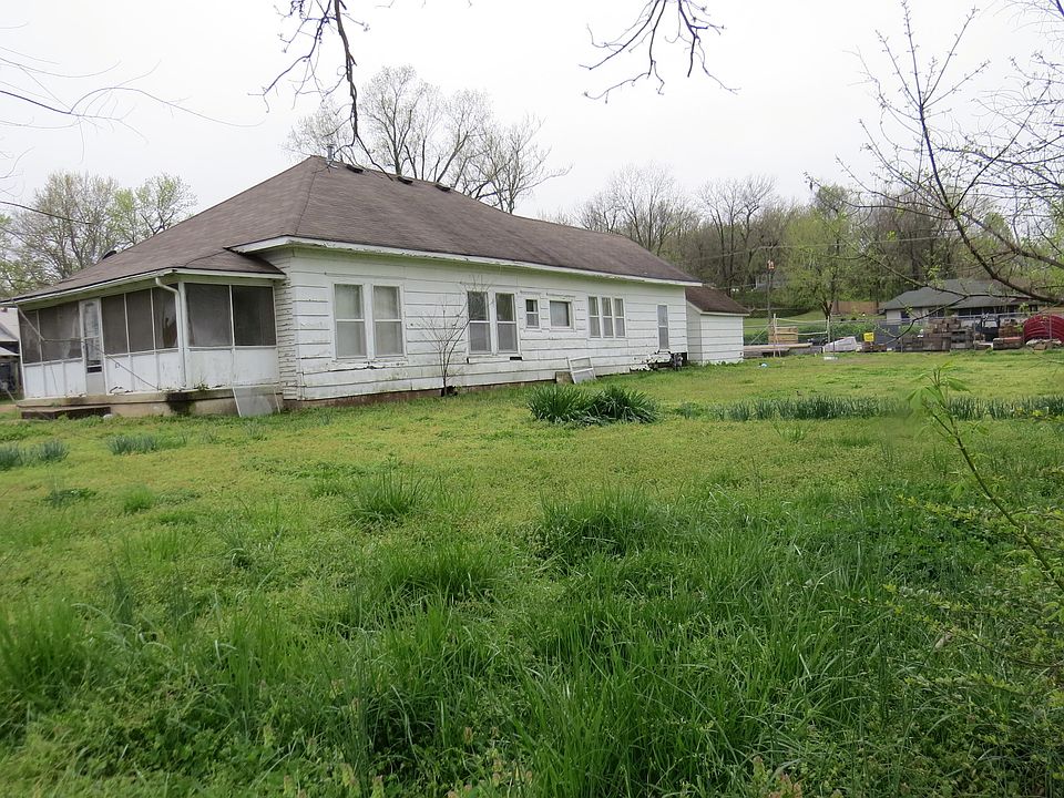 2nd image of 503 S Main St