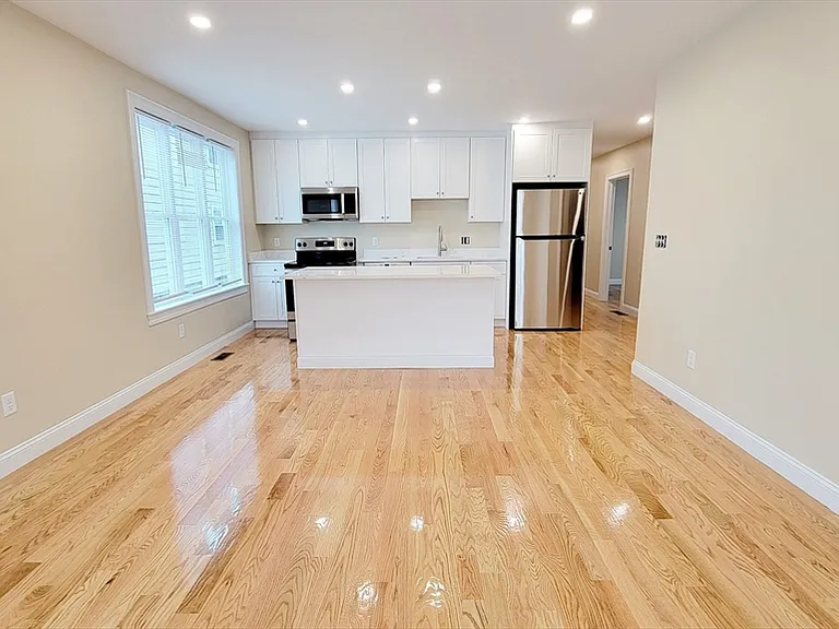 64 Waverly St #2 — Photo 14