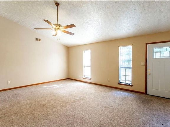 5th image of 399 Sir Winston Ct