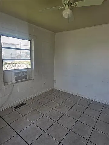 1 bed, 1.0 bath, 438 sqft, $1,200 — Photo 2