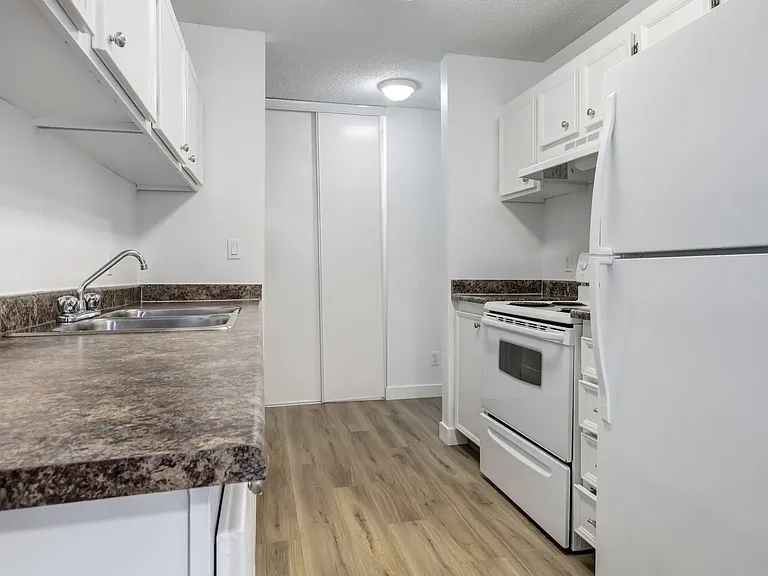 4 Hooper Cres NW — Photo 12