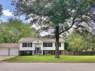 1616 Oak Dr, Aurora, MO 65605