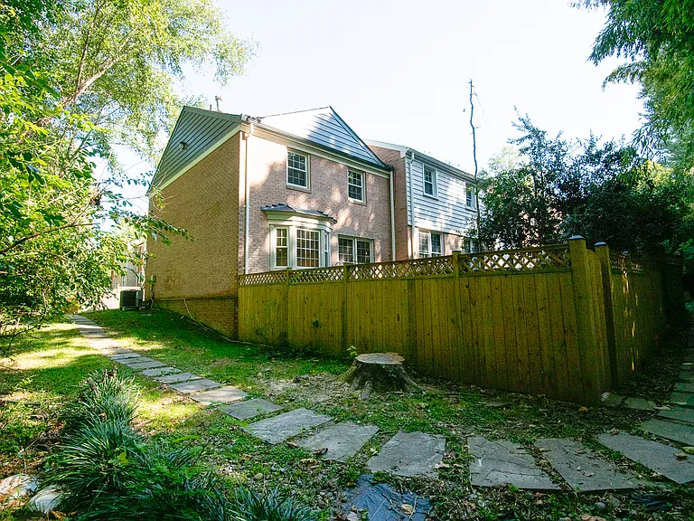 3202 Adams Ct — Photo 33