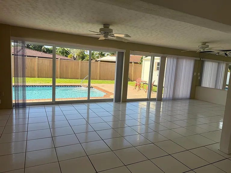 1230 SE 14th Dr — Photo 30