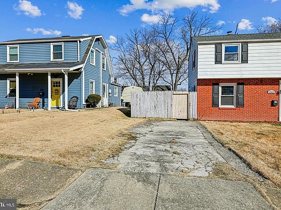 2nd image of 1212 Seven Oaks Rd