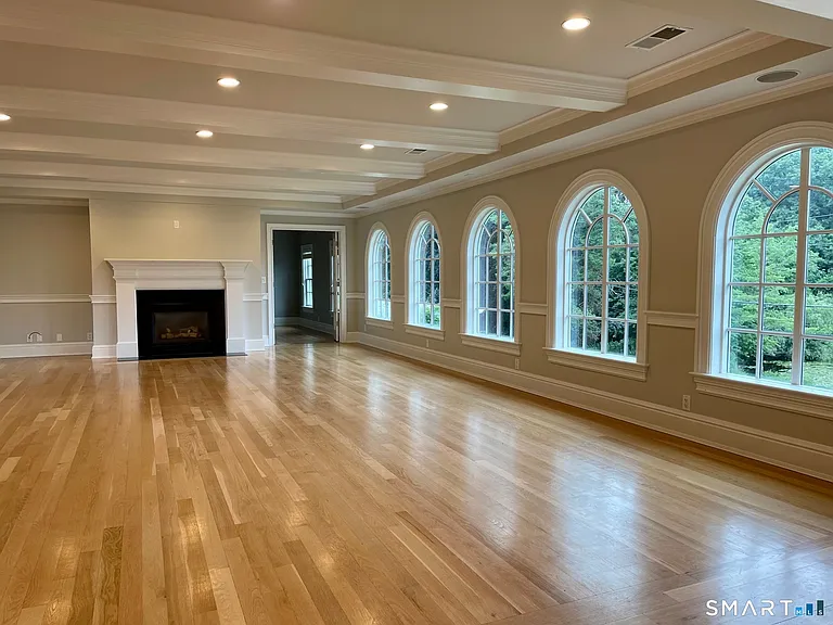 19 Deercliff Rd — Photo 4