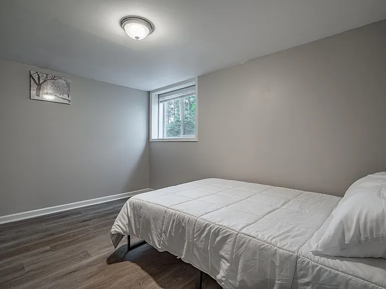 Pineglen Dr — Photo 2
