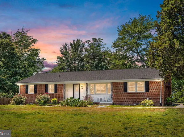 281 Richmond Rd, Colonial Beach, VA 22443