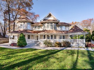 9 Martingale Ct, East Setauket, NY 11733