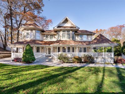 9 Martingale Court, East Setauket, NY, 11733