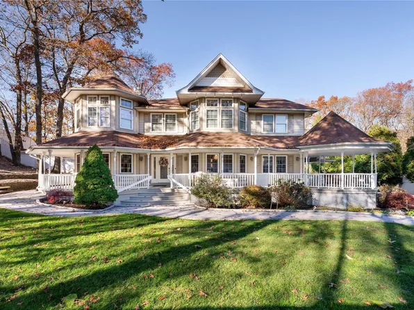 9 Martingale Court, East Setauket, NY 11733