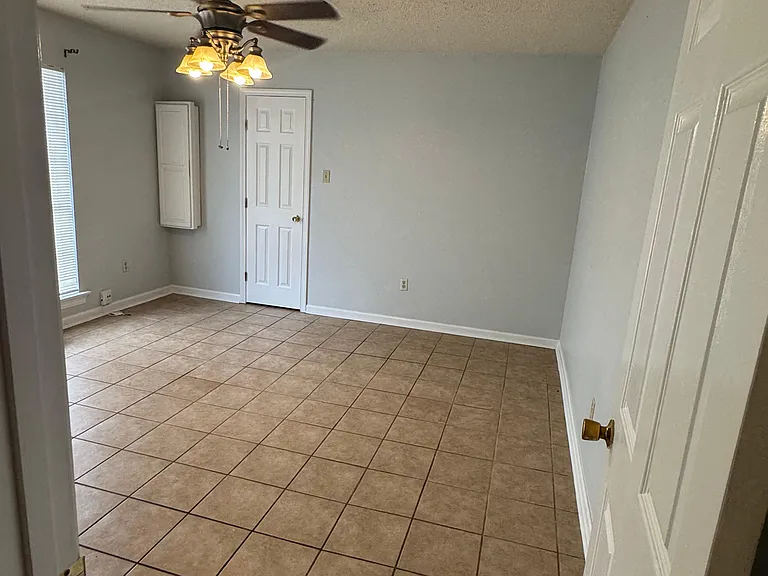625 Vouray Dr — Photo 5