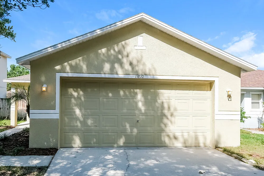 3 bed, 2.0 bath, 1151 sqft, $2,135 — Photo 1