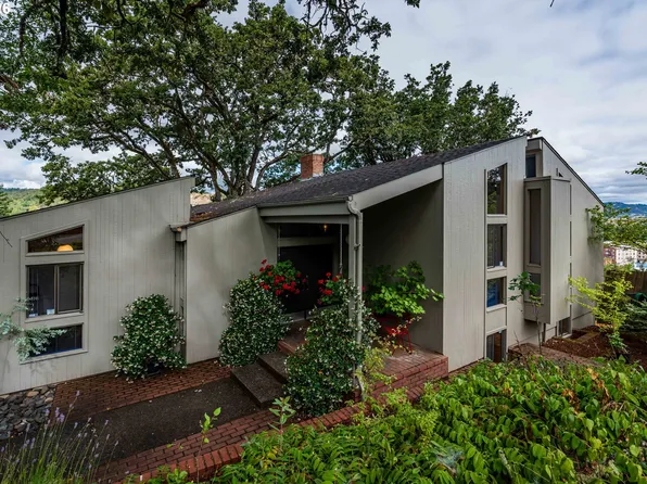 1172 SE Hawthorne Dr, Roseburg, OR 97470