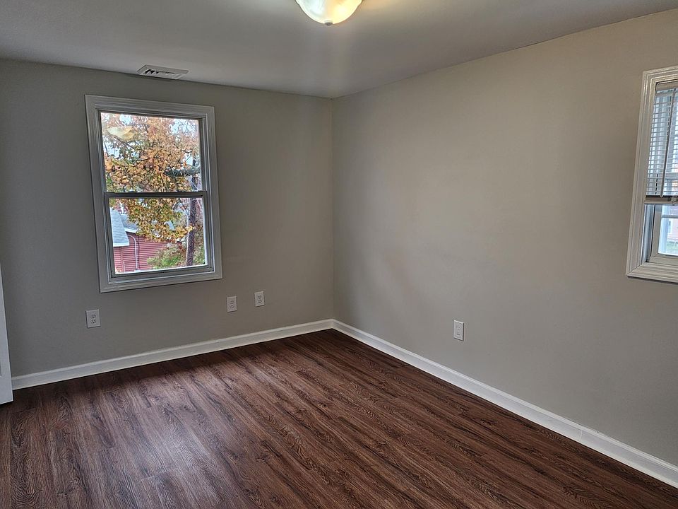 113 Bradford Ave East Haven, CT, 06512 Apartments for Rent Zillow