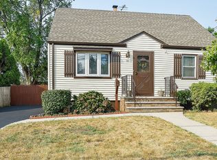 21 Prospect St, Metuchen, NJ 08840