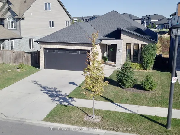 1934 Wateroak Dr, London, ON N6G 0M7