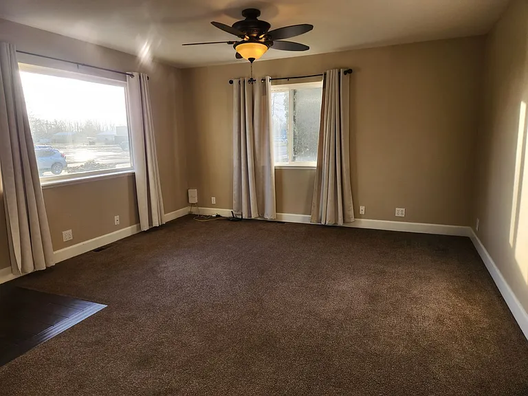 313 E Main St — Photo 3