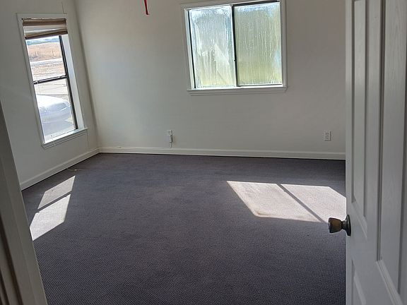 3rd image of 5525 Hall Rd