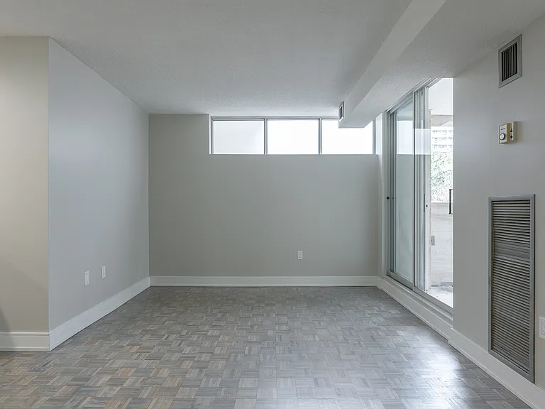 3575 Kaneff Cres — Photo 33