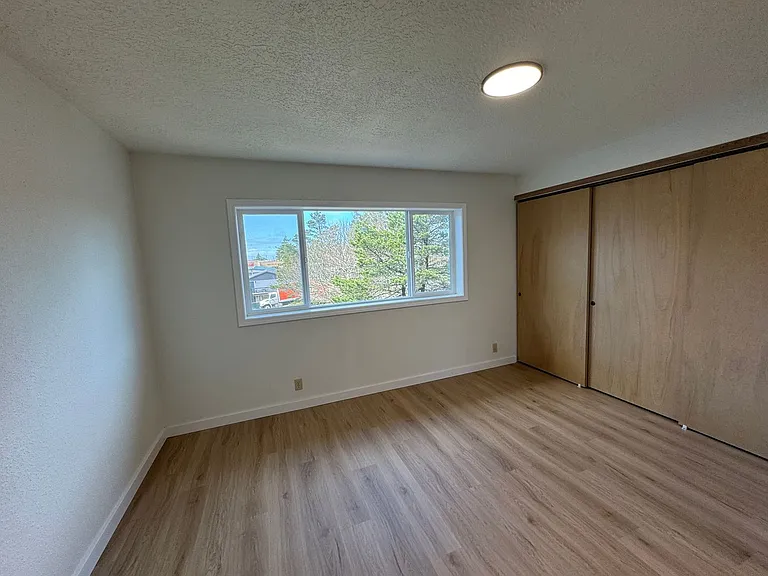 708 NE Avery St — Photo 32