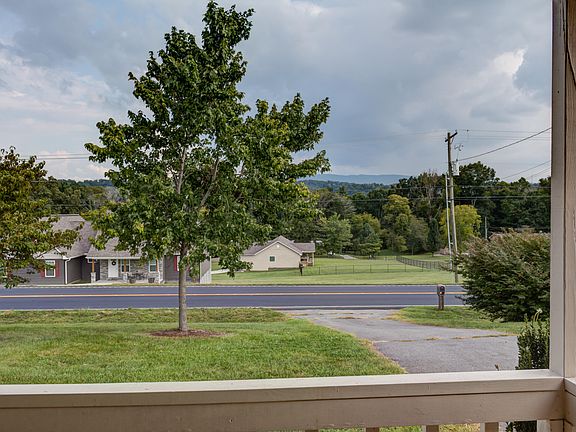 2nd image of 1526 Boyds Creek Hwy