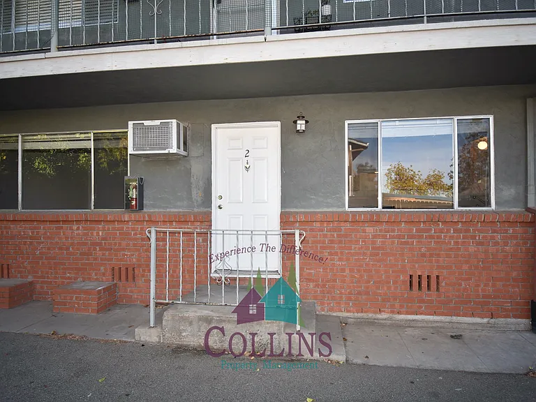 140 Oak St #2 — Photo 4